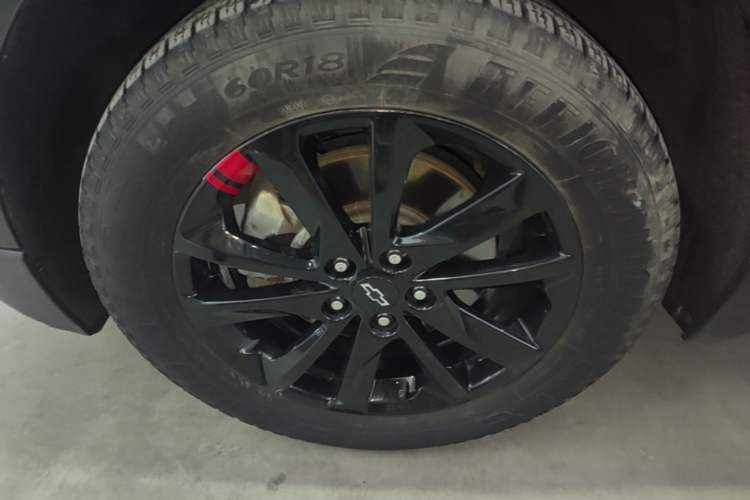Used Chevrolet Equinox 2018 Redline 550T Automatic All-Wheel-Drive RS Edition Left Front Wheel Hub