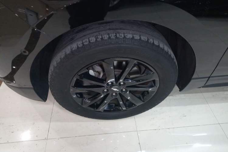 Used Chevrolet Equinox 2018 RS 550T Automatic All-Wheel-Drive Boundary Edition Left Front Wheel Hub