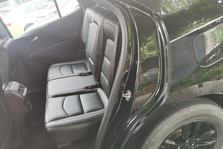 Used Chevrolet Equinox 2018 RS 535T Automatic All-Wheel-Drive Boundary-Pushing Edition Left Rear Seat