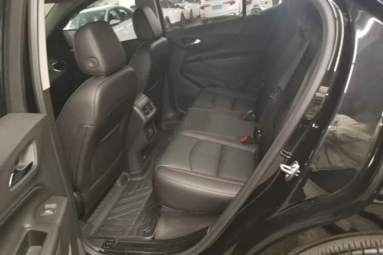 Used Chevrolet Equinox 2018 Redline 550T Automatic All-Wheel-Drive Trailblazer RS Edition Left Rear Seat