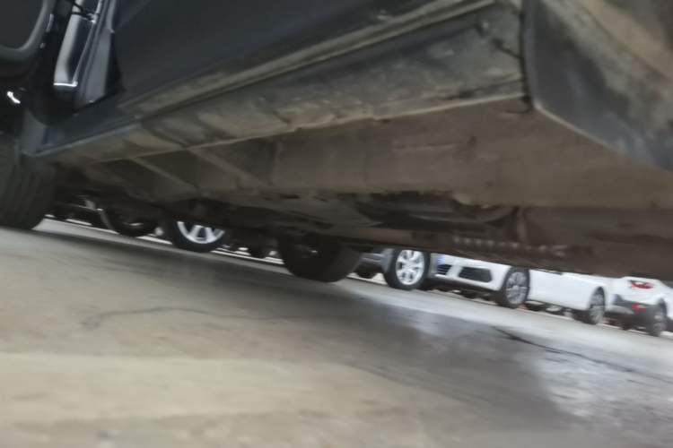 Used Chevrolet Equinox 2018 Redline 550T Automatic All-Wheel-Drive Trailblazer RS Edition Left Side Sill