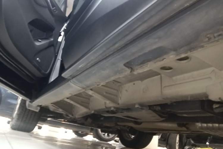 Used Chevrolet Equinox 2018 550T Automatic All-Wheel-Drive Boundary Edition Left Side Sill