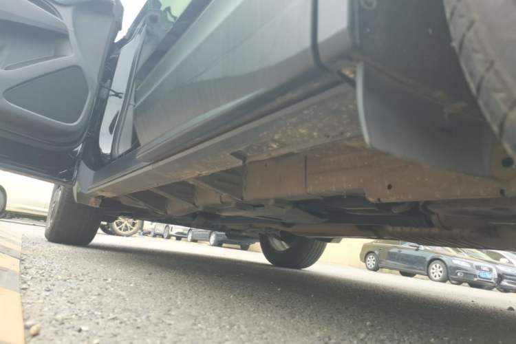 Used Chevrolet Equinox 2018 RS 550T Automatic All-Wheel-Drive Boundary Edition Left Side Sill