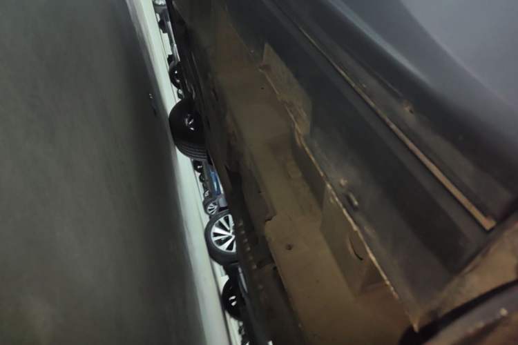 Used Chevrolet Equinox 2018 Redline 550T Automatic All-Wheel-Drive RS Edition Left Side Sill