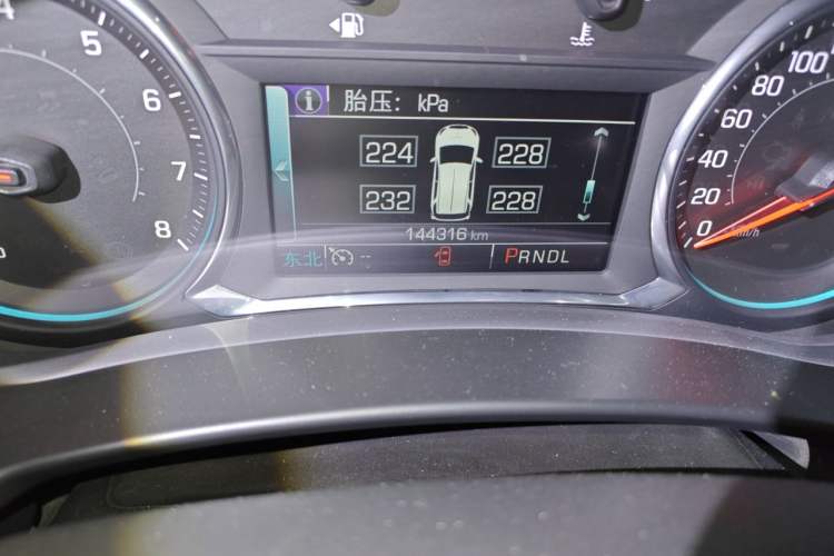 Used Chevrolet Equinox 2018 RS 550T Automatic All-Wheel-Drive Boundary Edition Odometer Close Up