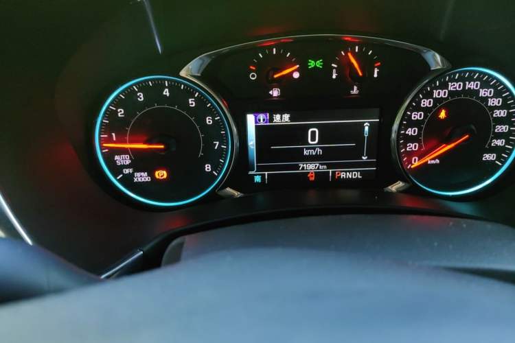 Used Chevrolet Equinox 2018 RS 550T Automatic All-Wheel-Drive Boundary Edition Odometer Close Up