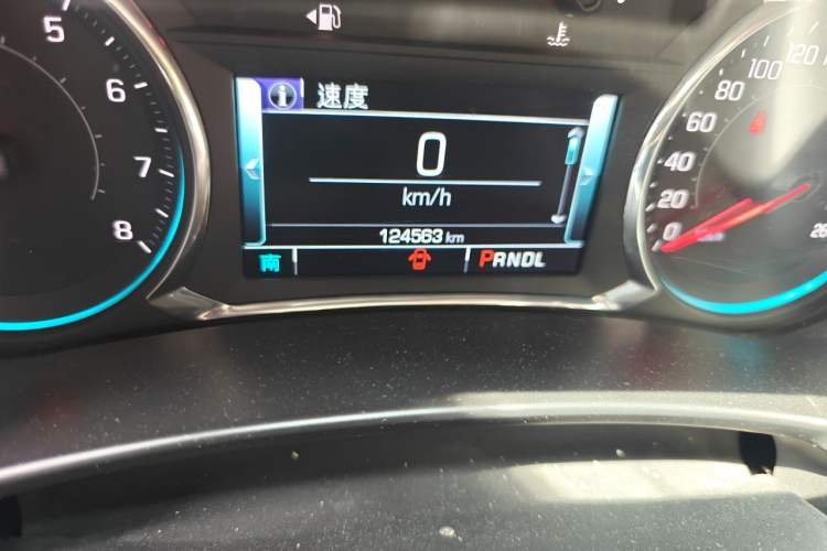 Used Chevrolet Equinox 2018 RS 550T Automatic All-Wheel-Drive Boundary Edition Odometer Close Up