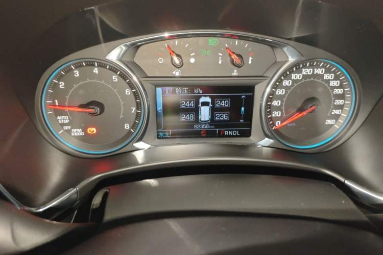Used Chevrolet Equinox 2018 RS 550T Automatic All-Wheel-Drive Boundary Edition Odometer Close Up