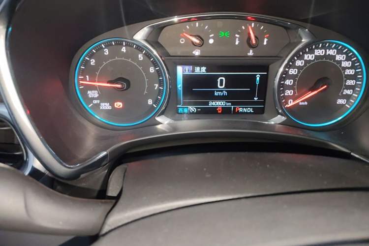 Used Chevrolet Equinox 2018 RS 550T Automatic All-Wheel-Drive Boundary Edition Odometer Close Up