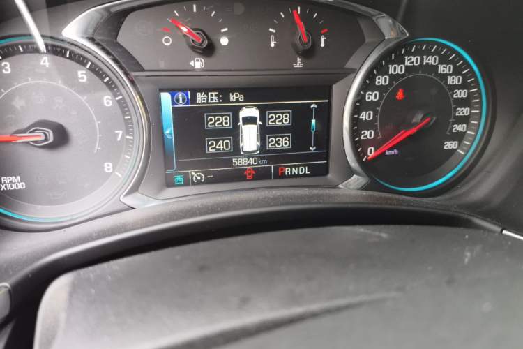 Used Chevrolet Equinox 2018 RS 550T Automatic All-Wheel-Drive Boundary Edition Odometer Close Up