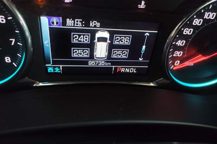 Used Chevrolet Equinox 2018 RS 550T Automatic All-Wheel-Drive Boundary Edition Odometer Close Up