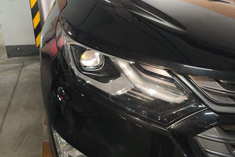 Used Chevrolet Equinox 2018 Redline 550T Automatic All-Wheel-Drive Trailblazer RS Edition Right Front Headlight