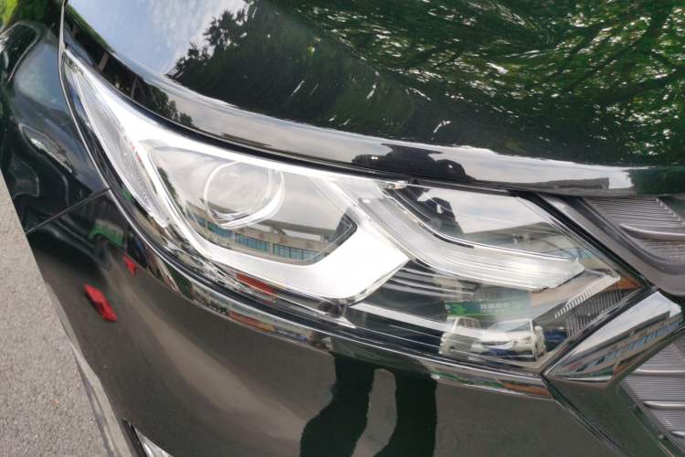 Used Chevrolet Equinox 2018 RS 535T Automatic All-Wheel-Drive Boundary-Pushing Edition Right Front Headlight