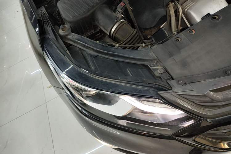 Used Chevrolet Equinox 2018 RS 550T Automatic All-Wheel-Drive Boundary Edition Right Front Headlight