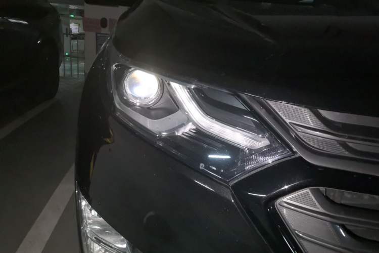 Used Chevrolet Equinox 2018 RS 550T Automatic All-Wheel-Drive Boundary Edition Right Front Headlight