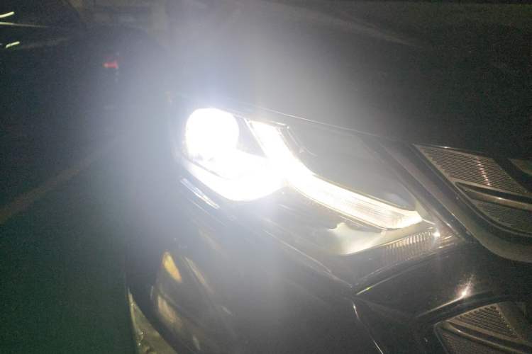 Used Chevrolet Equinox 2018 RS 550T Automatic All-Wheel-Drive Boundary Edition Right Front Headlight