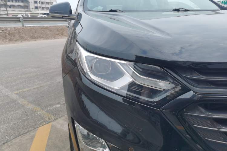 Used Chevrolet Equinox 2018 RS 550T Automatic All-Wheel-Drive Boundary Edition Right Front Headlight