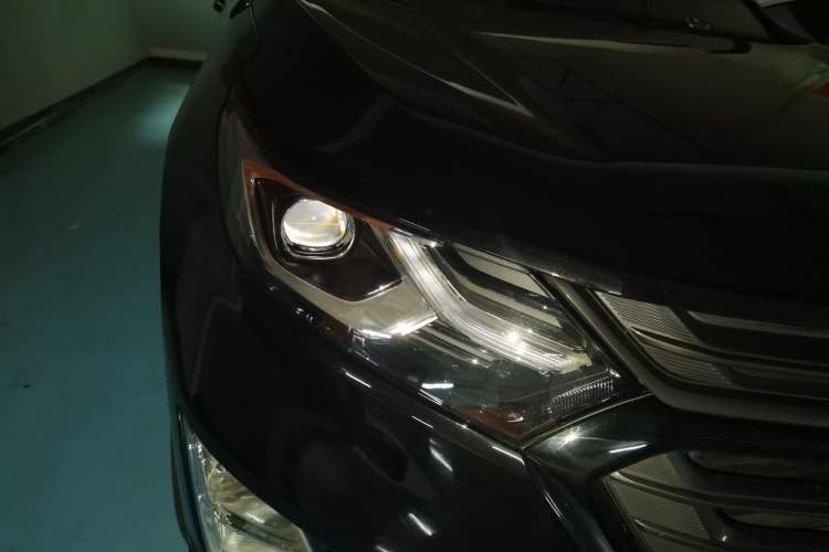 Used Chevrolet Equinox 2018 RS 550T Automatic All-Wheel-Drive Boundary Edition Right Front Headlight