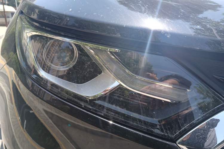 Used Chevrolet Equinox 2018 550T Automatic All-Wheel-Drive Explorer Edition Right Front Headlight