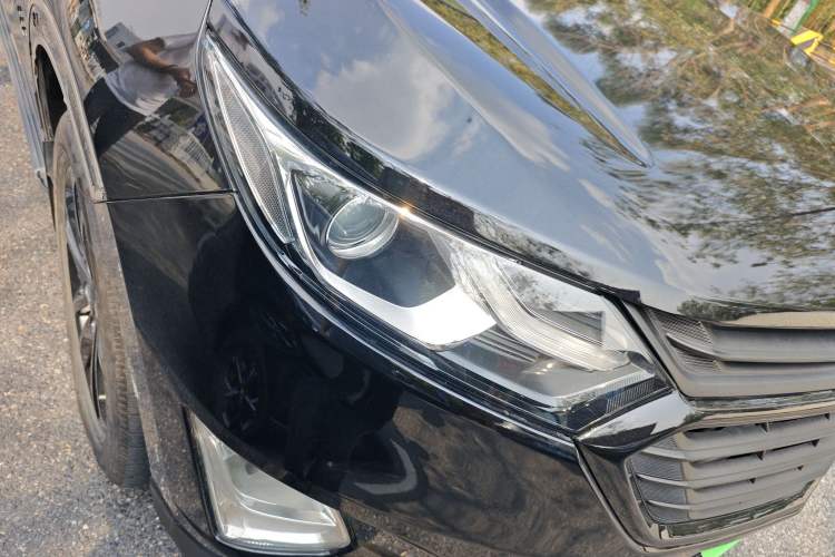 Used Chevrolet Equinox 2018 RS 550T Automatic All-Wheel-Drive Boundary Edition Right Front Headlight