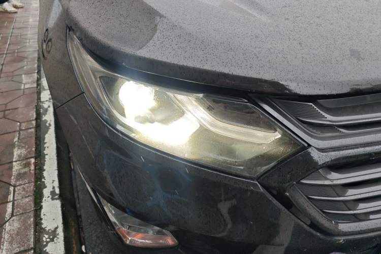 Used Chevrolet Equinox 2018 RS 550T Automatic All-Wheel-Drive Boundary Edition Right Front Headlight