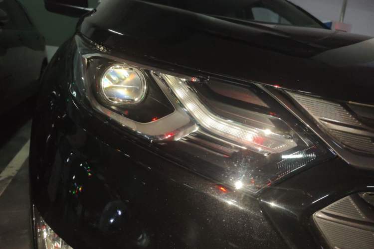 Used Chevrolet Equinox 2018 RS 550T Automatic All-Wheel-Drive Boundary Edition Right Front Headlight