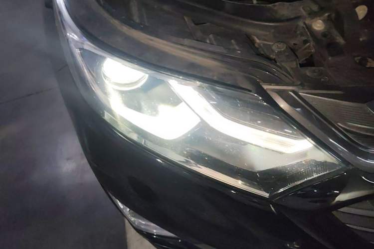 Used Chevrolet Equinox 2018 RS 550T Automatic All-Wheel-Drive Boundary Edition Right Front Headlight