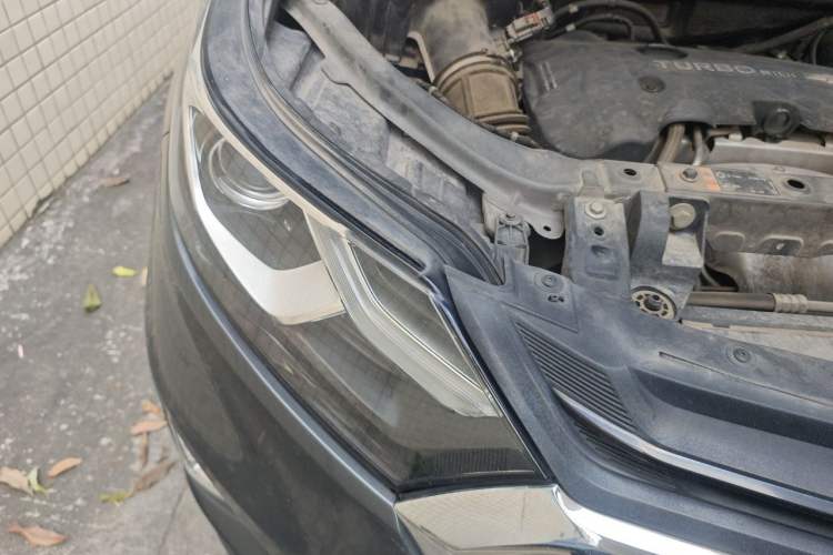 Used Chevrolet Equinox 2018 550T Automatic All-Wheel-Drive Explorer Edition Right Front Headlight