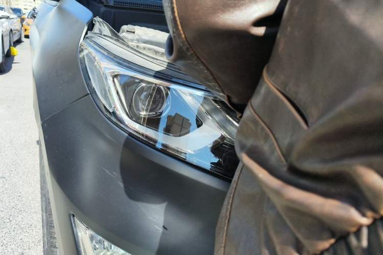 Used Chevrolet Equinox 2018 RS 550T Automatic All-Wheel-Drive Boundary Edition Right Front Headlight