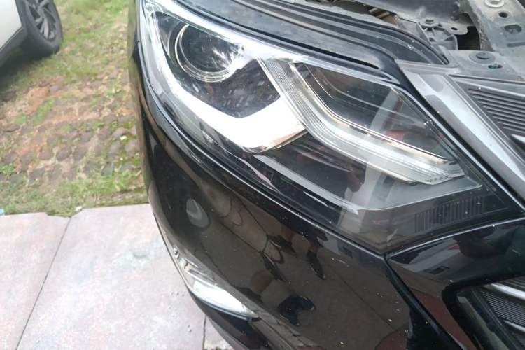 Used Chevrolet Equinox 2018 RS 550T Automatic All-Wheel-Drive Boundary Edition Right Front Headlight