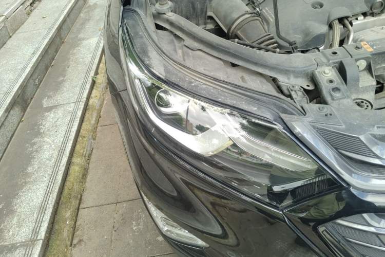 Used Chevrolet Equinox 2018 RS 550T Automatic All-Wheel-Drive Boundary Edition Right Front Headlight
