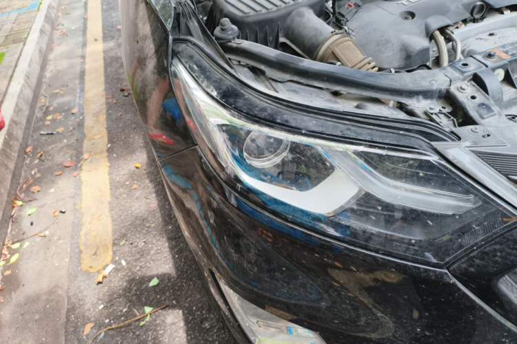 Used Chevrolet Equinox 2018 RS 550T Automatic All-Wheel-Drive Boundary Edition Right Front Headlight