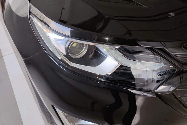 Used Chevrolet Equinox 2018 RS 550T Automatic All-Wheel-Drive Boundary Edition Right Front Headlight
