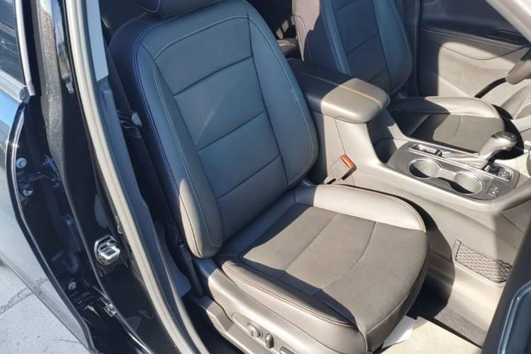 Used Chevrolet Equinox 2018 RS 550T Automatic All-Wheel-Drive Boundary Edition Right Front Seat
