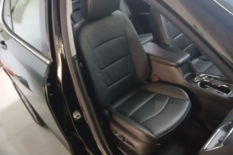 Used Chevrolet Equinox 2018 550T Automatic All-Wheel-Drive Boundary Edition Right Front Seat