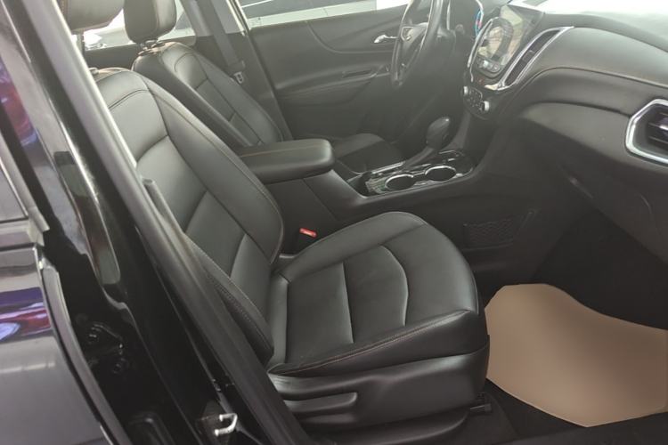 Used Chevrolet Equinox 2018 RS 550T Automatic All-Wheel-Drive Boundary Edition Right Front Seat
