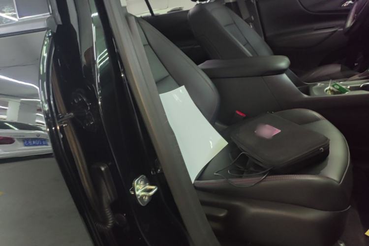 Used Chevrolet Equinox 2018 Redline 550T Automatic All-Wheel-Drive RS Edition Right Front Seat