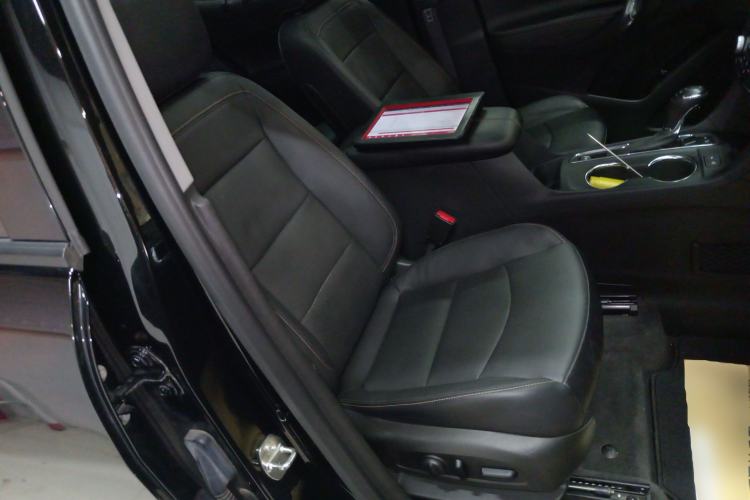 Used Chevrolet Equinox 2018 RS 550T Automatic All-Wheel-Drive Boundary Edition Right Front Seat