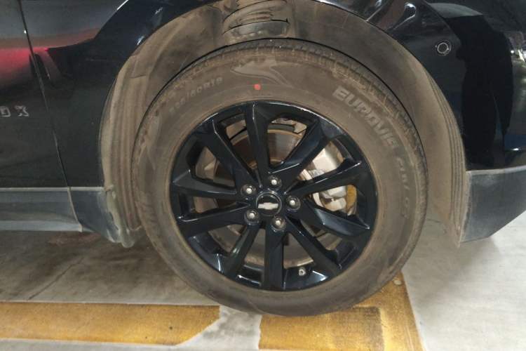 Used Chevrolet Equinox 2018 Redline 550T Automatic All-Wheel-Drive Trailblazer RS Edition Right Front Wheel Hub