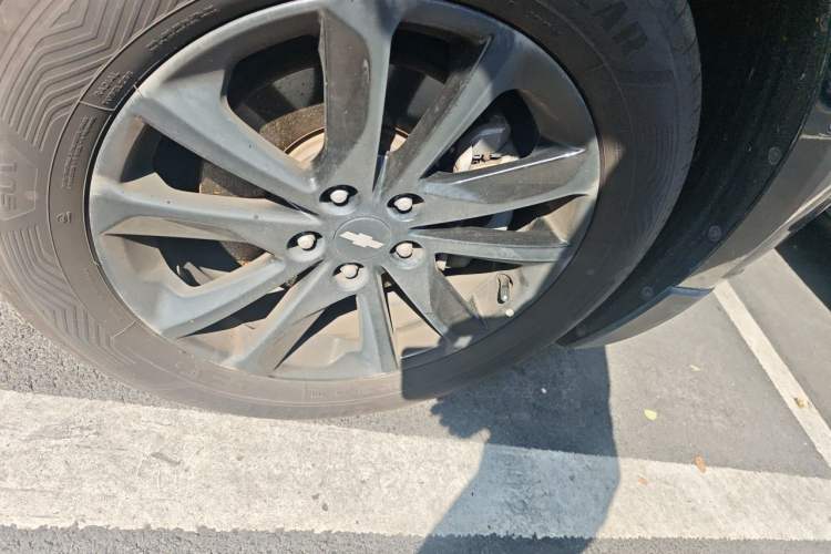 Used Chevrolet Equinox 2018 RS 550T Automatic All-Wheel-Drive Boundary Edition Right Front Wheel Hub