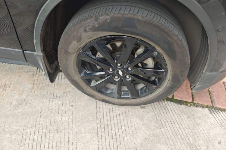 Used Chevrolet Equinox 2018 RS 550T Automatic All-Wheel-Drive Boundary Edition Right Front Wheel Hub