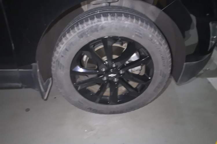 Used Chevrolet Equinox 2018 RS 550T Automatic All-Wheel-Drive Boundary Edition Right Front Wheel Hub