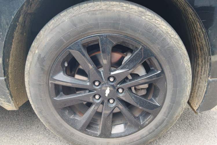 Used Chevrolet Equinox 2018 RS 550T Automatic All-Wheel-Drive Boundary Edition Right Front Wheel Hub