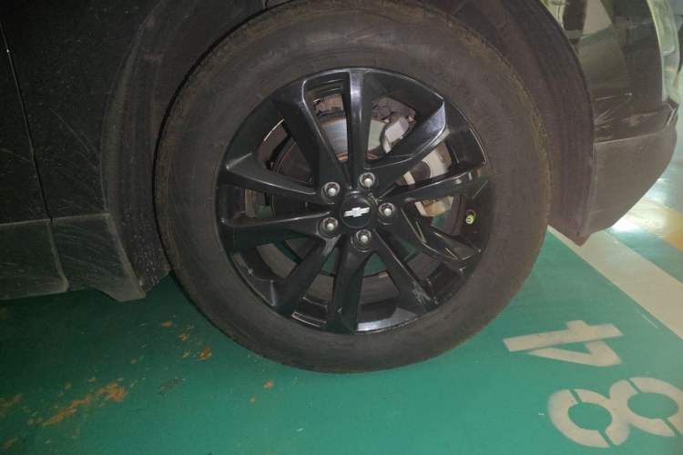 Used Chevrolet Equinox 2018 RS 550T Automatic All-Wheel-Drive Boundary Edition Right Front Wheel Hub