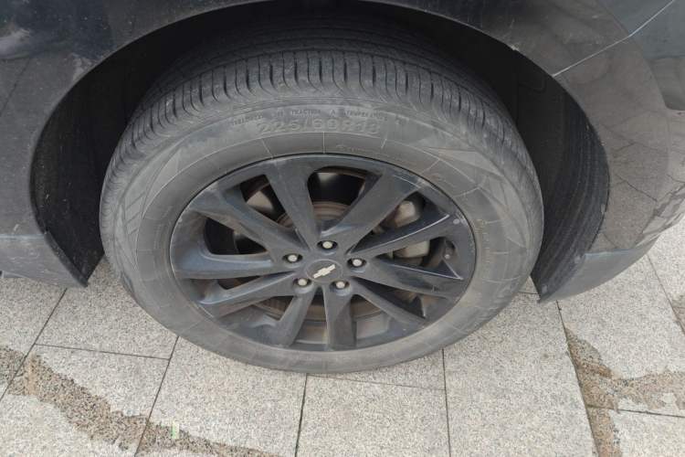 Used Chevrolet Equinox 2018 RS 550T Automatic All-Wheel-Drive Boundary Edition Right Front Wheel Hub