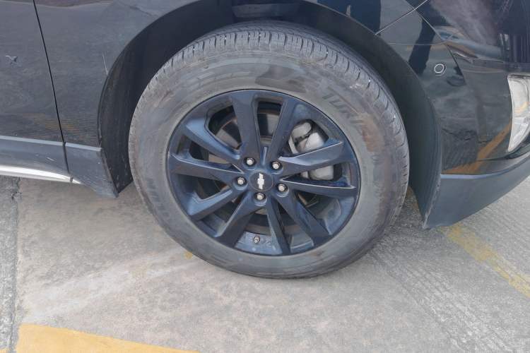 Used Chevrolet Equinox 2018 RS 550T Automatic All-Wheel-Drive Boundary Edition Right Front Wheel Hub