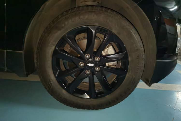 Used Chevrolet Equinox 2018 RS 550T Automatic All-Wheel-Drive Boundary Edition Right Front Wheel Hub