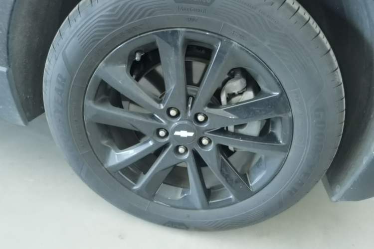 Used Chevrolet Equinox 2018 RS 550T Automatic All-Wheel-Drive Boundary Edition Right Front Wheel Hub