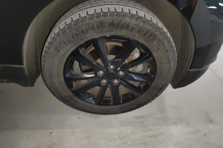 Used Chevrolet Equinox 2018 550T Automatic All-Wheel-Drive Explorer Edition Right Front Wheel Hub