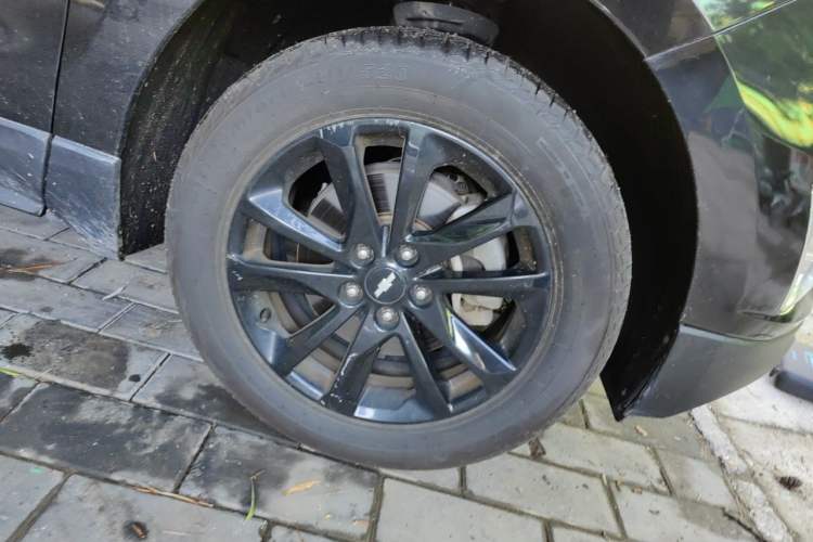 Used Chevrolet Equinox 2018 RS 550T Automatic All-Wheel-Drive Boundary Edition Right Front Wheel Hub